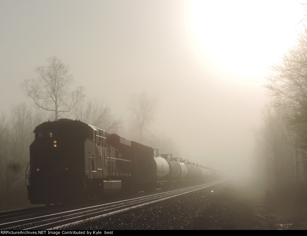 CSX 5393 on B760